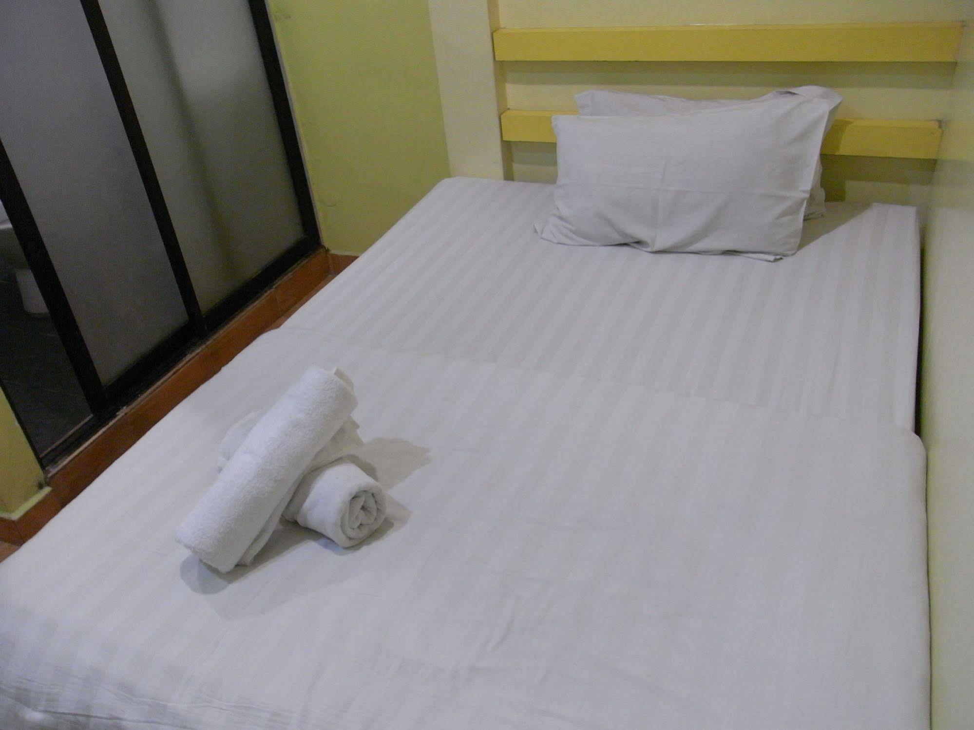 Rest & Go Hotel Shah Alam @ Uitm & Hospital Шах Алам Екстериор снимка